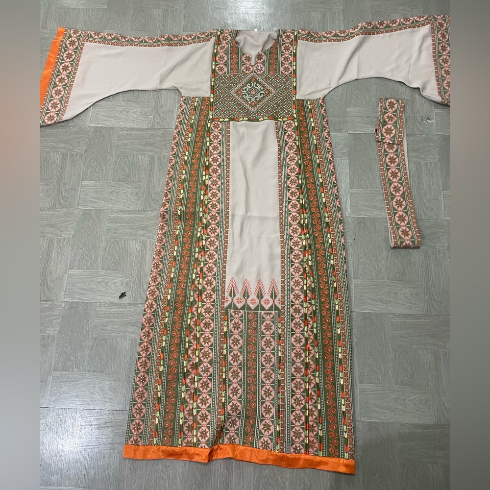Palestinian Thoub new ￼sz 2